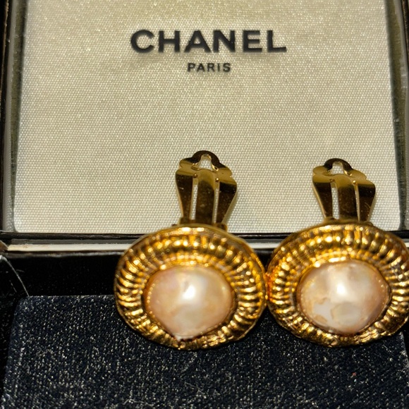 CHANEL Gold and Cream Statement Earrings - Clip on - Picture 2 of 10